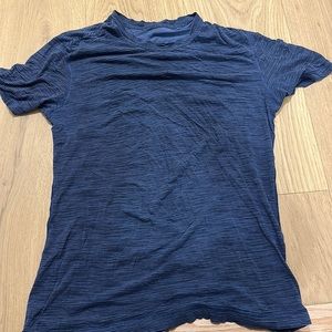 Lululemon metal vent L shirt